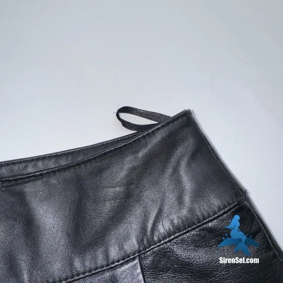 1087 100% Leather White House Black Market Pleated Skirt - Size 4 - Black