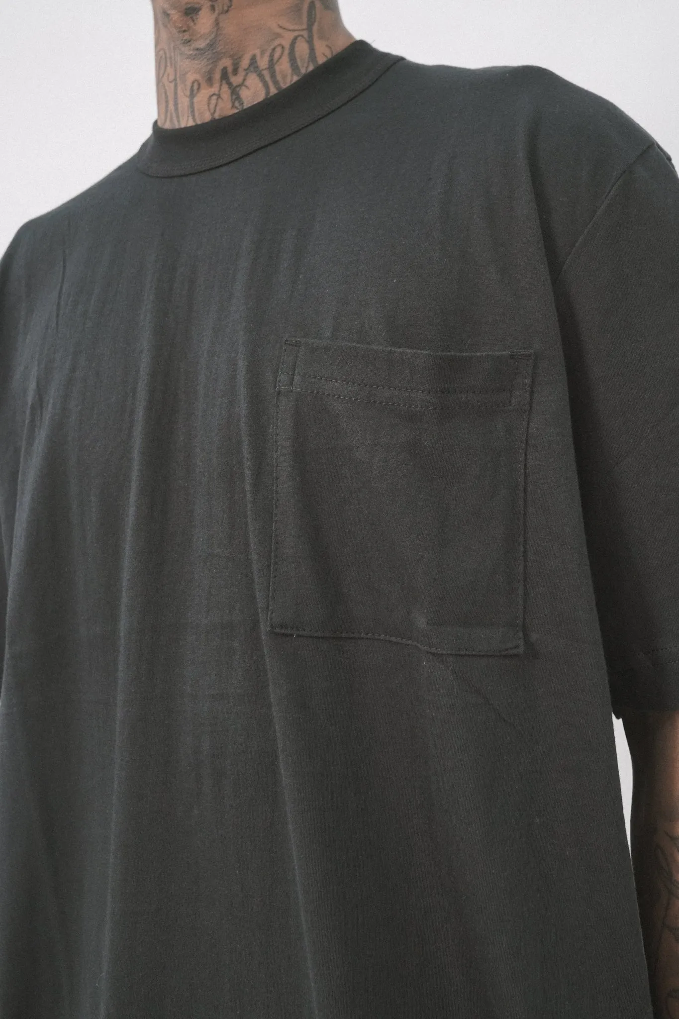 CLASSIC LITE POCKET TEE V3 IN CAVIAR