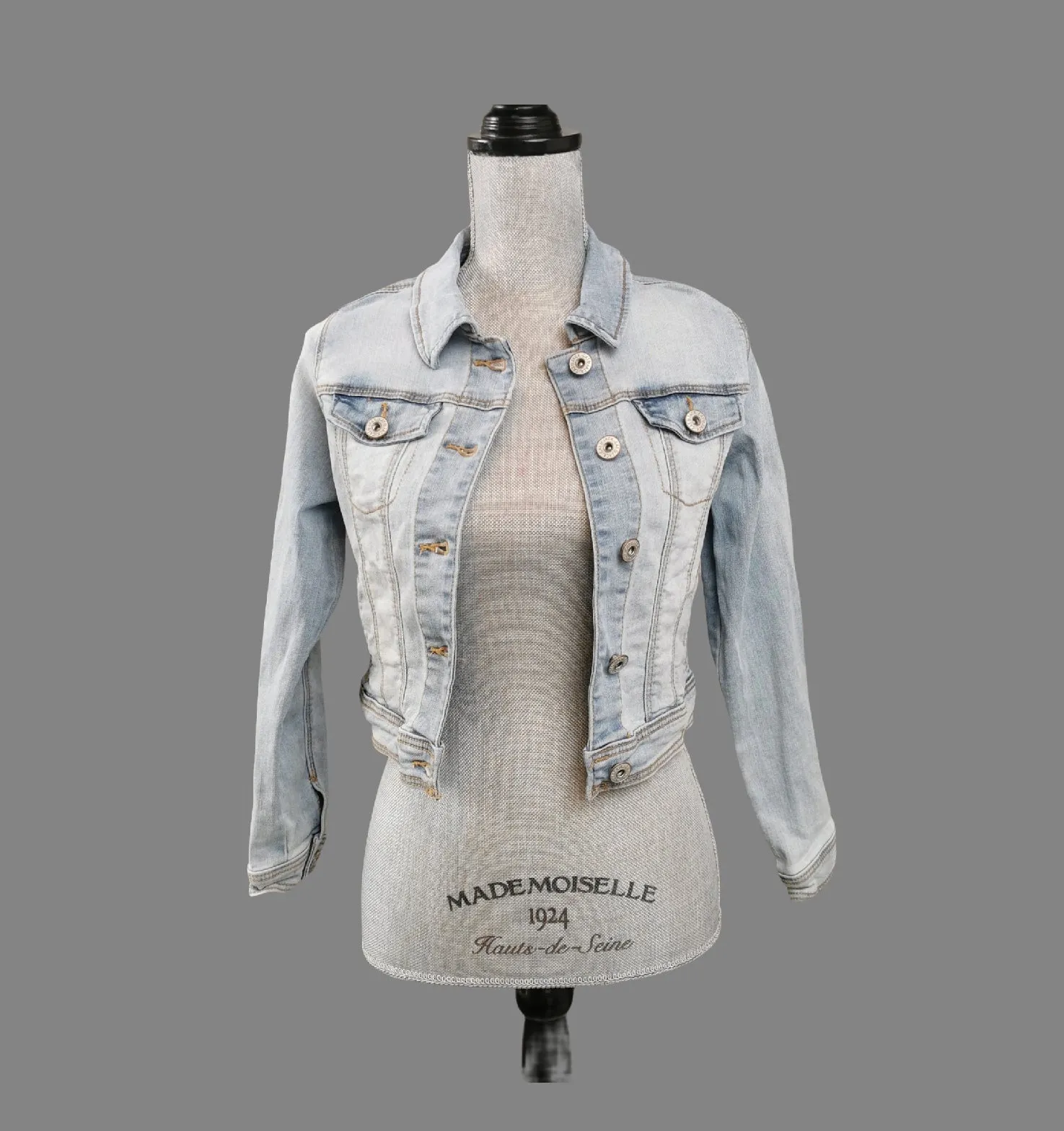 GIRL SIZE LARGE (10/12 YEARS) - CAT & JACK, Cropped, Light Blue Denim Jacket VGUC B39