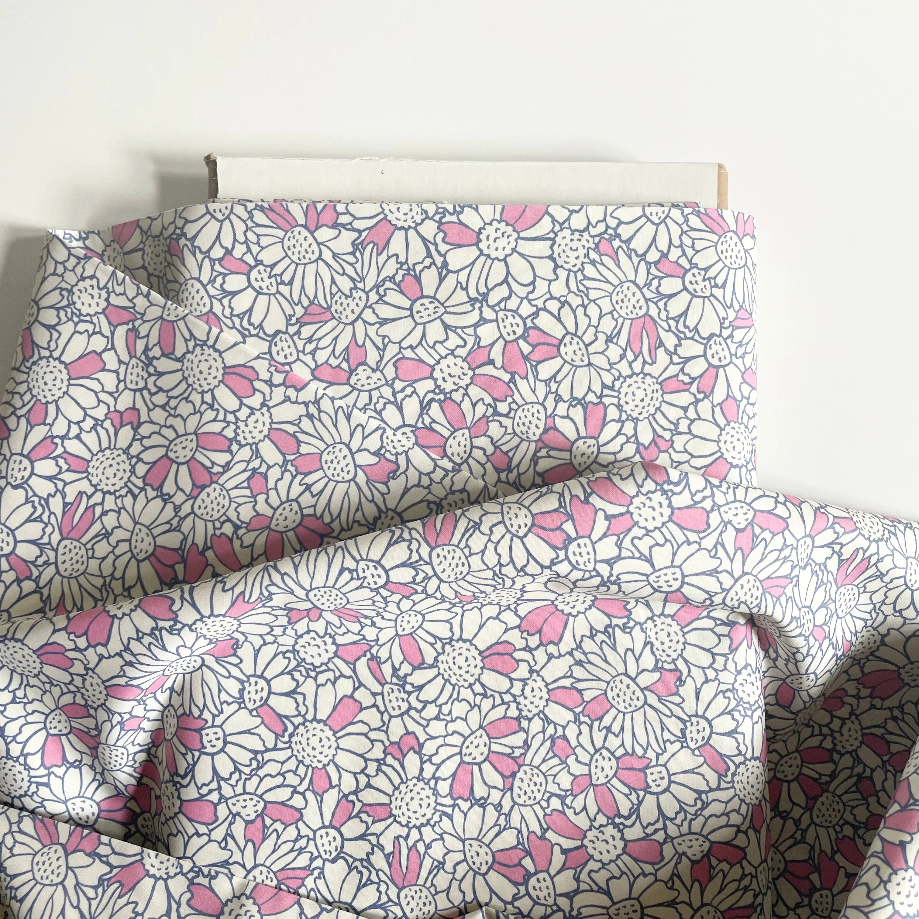 Paintbrush Studio : Pretty Petals - Pink