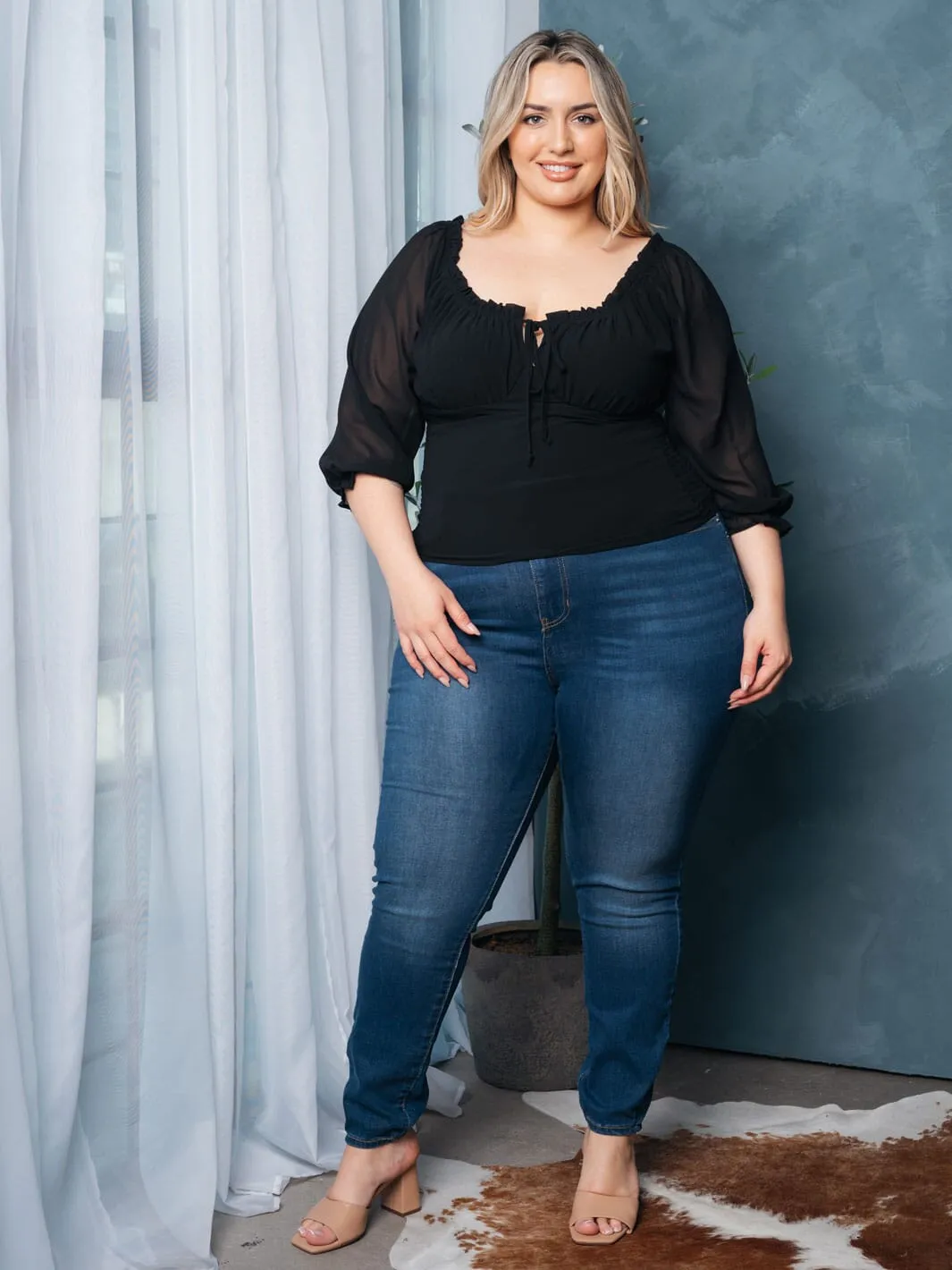 PLUS SIZE 3/4 SLEEVE SMOCK FRONT TIE TOP