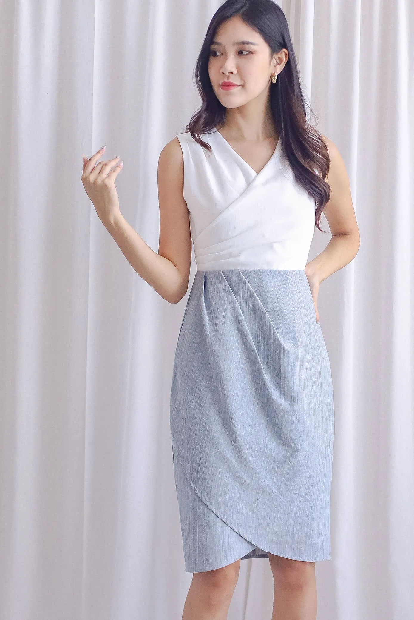 TDC Valorie Pleated Tulip Work Dress In White/Grey