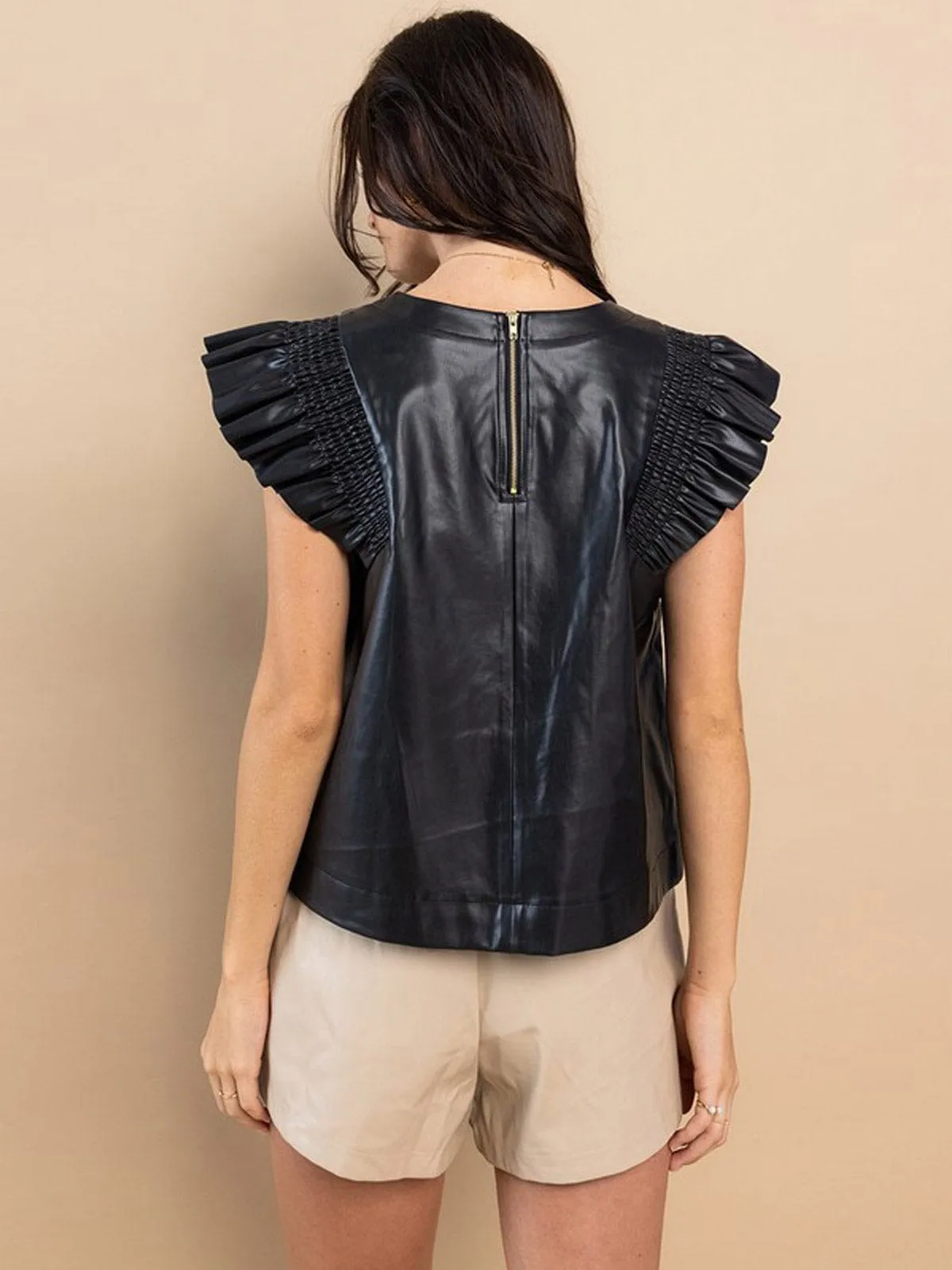 WOMEN'S SHORT RUFFLE SLEEVE NECK PEARL DETAILED PU PLEATHER TOP