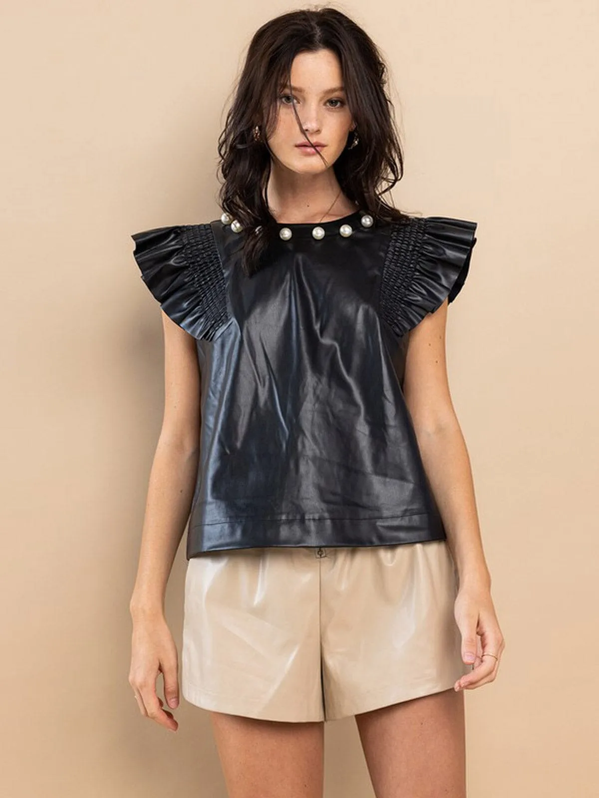 WOMEN'S SHORT RUFFLE SLEEVE NECK PEARL DETAILED PU PLEATHER TOP