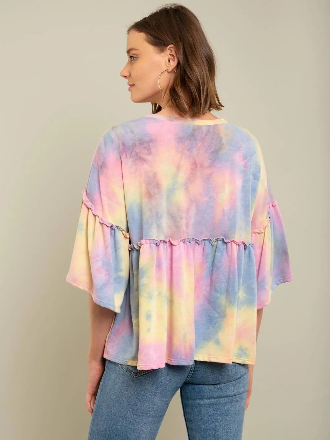 WOMEN'S TIE DYE RUFFLE TOP