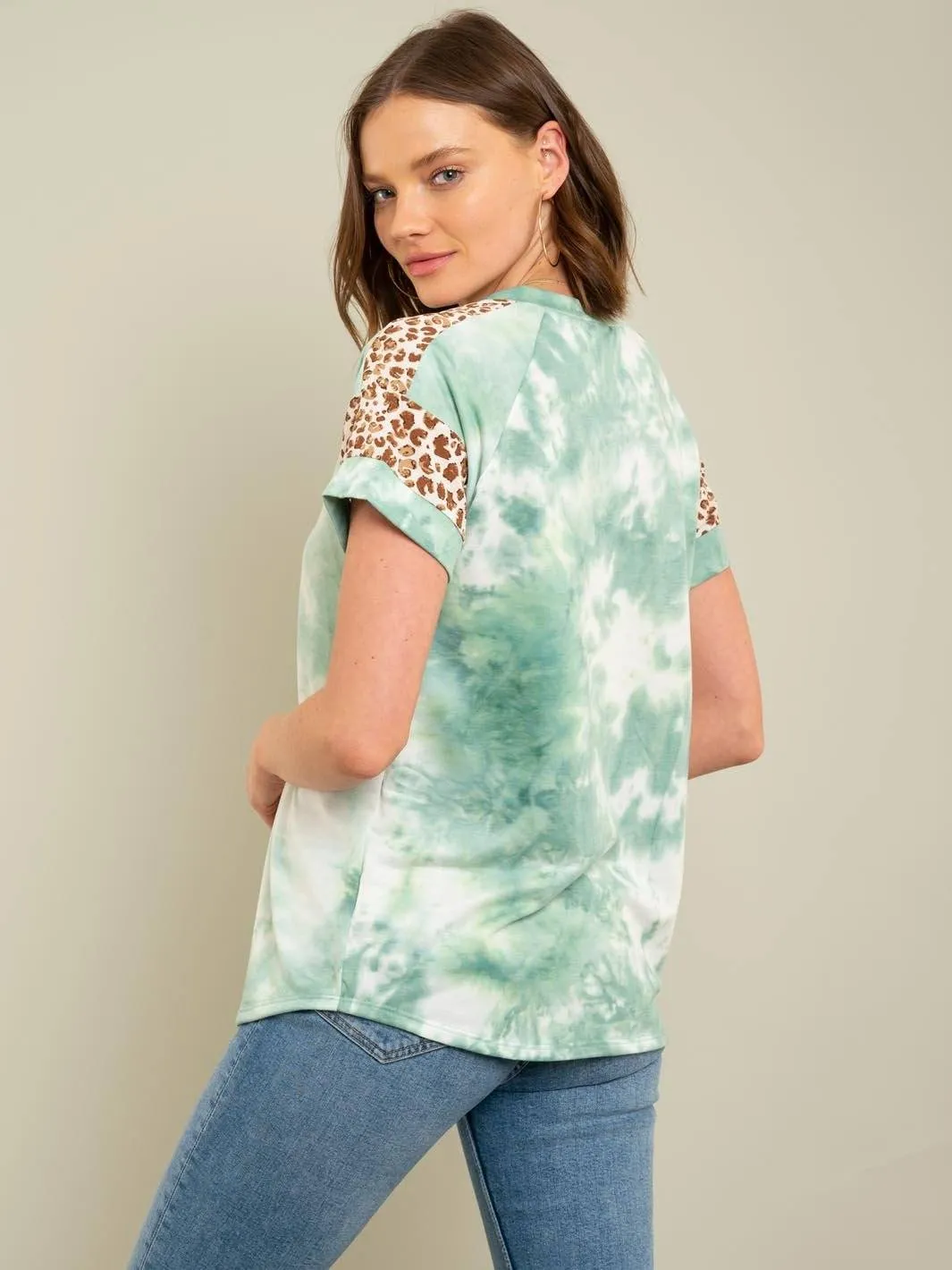 WOMEN'S TIE DYE V-NECK TOP