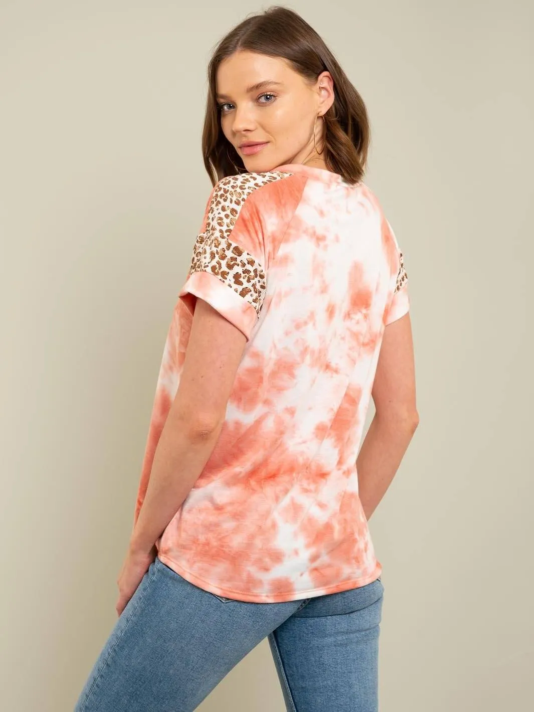 WOMEN'S TIE DYE V-NECK TOP